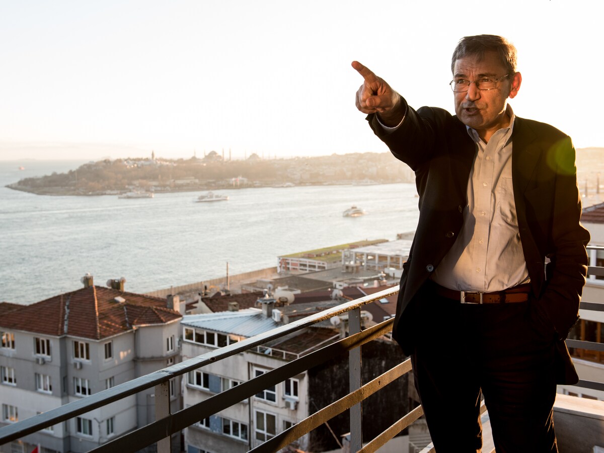 Orhan Pamuk Boğaz'da